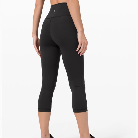 Lululemon black Capri leggings size 8 - Picture 2 of 6